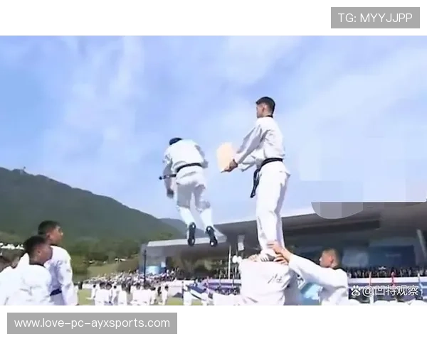 跆拳道选手飞踢太高踢掉灯