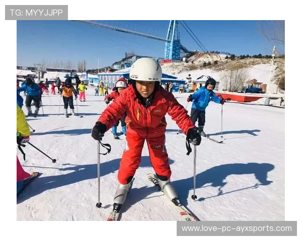 滑雪者在山顶喊“我能飞”然后摔翻