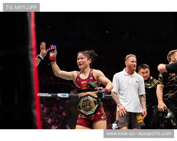 UFC张伟丽组合打击训练爆发更快——揭秘她的巅峰之路与训练秘籍