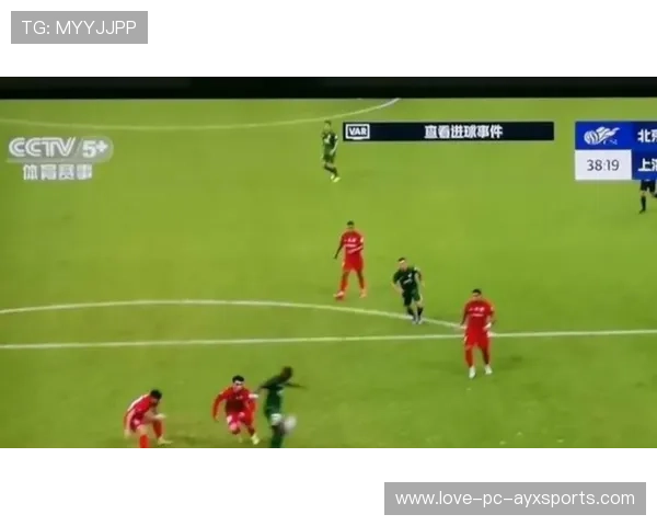 联赛裁判判罚尺度引发讨论，裁判违规