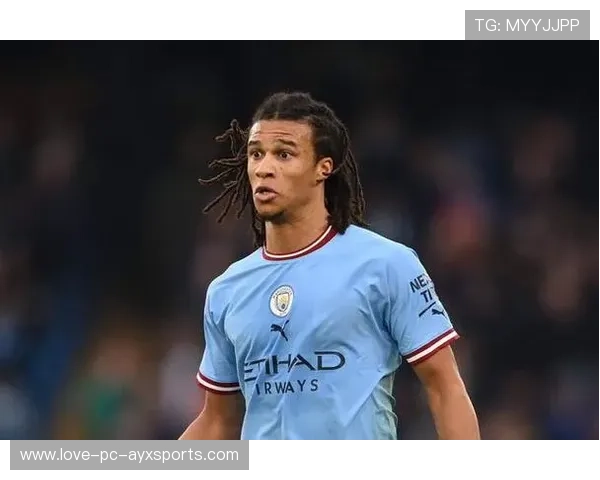 曼城传控体系逐渐占据上风,阿克防守端稳定如常